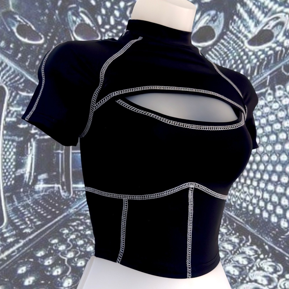 New Large Black Mock Neck Cutout Crop Top White Stitching Short Sleeve‎ Y2k